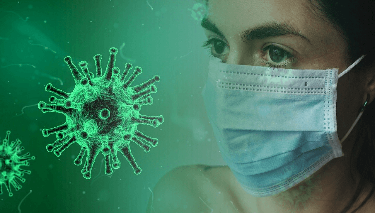 Una persona con mascarilla se enfrenta a un virus.