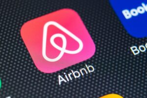 Airbnb pronto puede recibir criptomonedas y tokenizar sus servicios